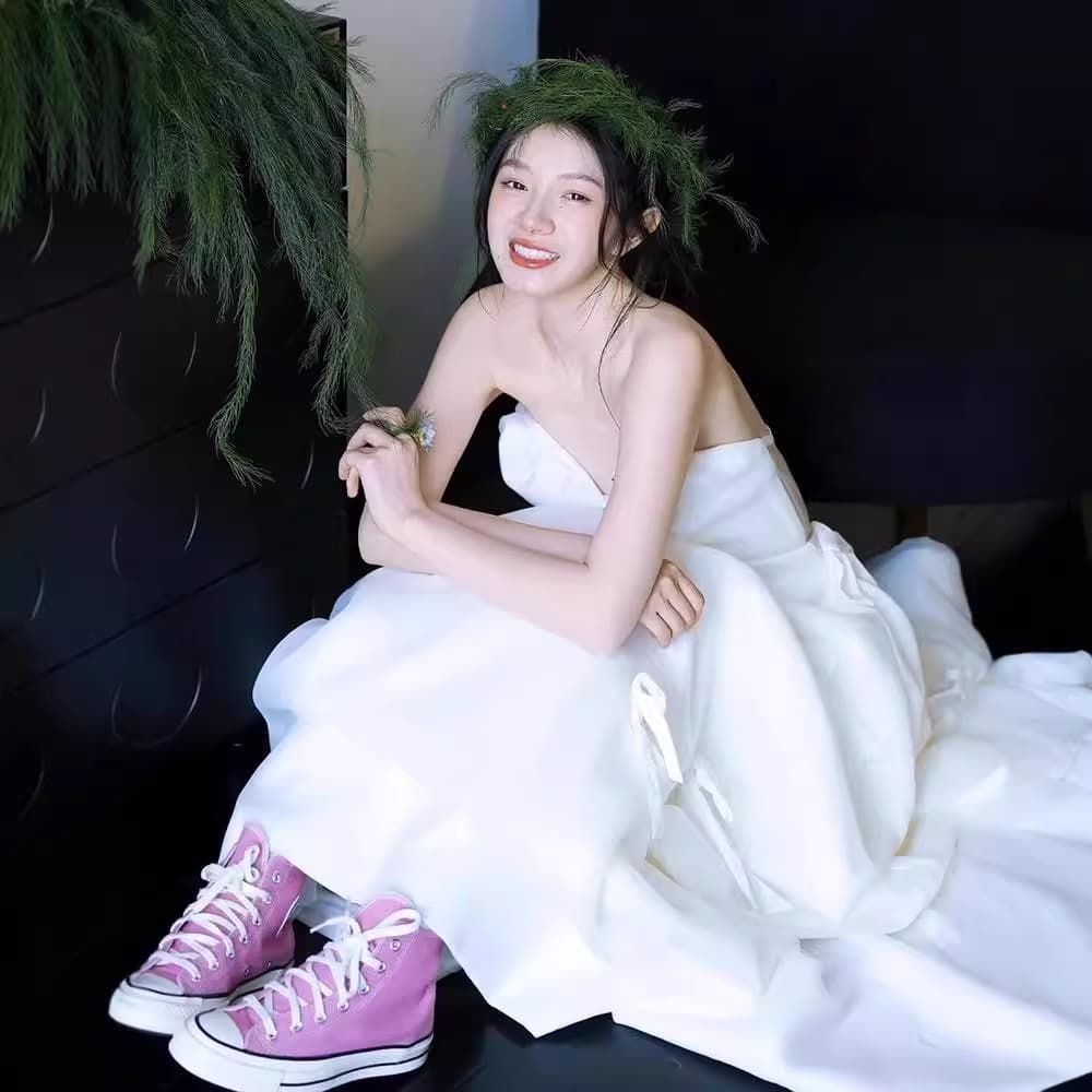 カラードレス 胸元リボンのふんわりウェディングドレス