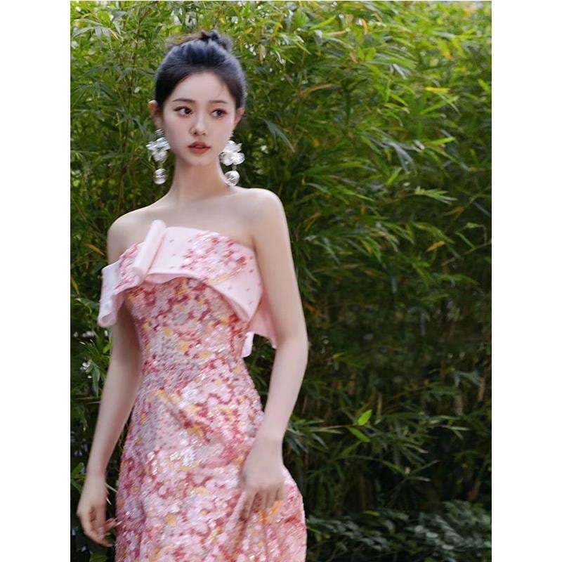 カラードレス 光沢花柄のギャザー入りドレス