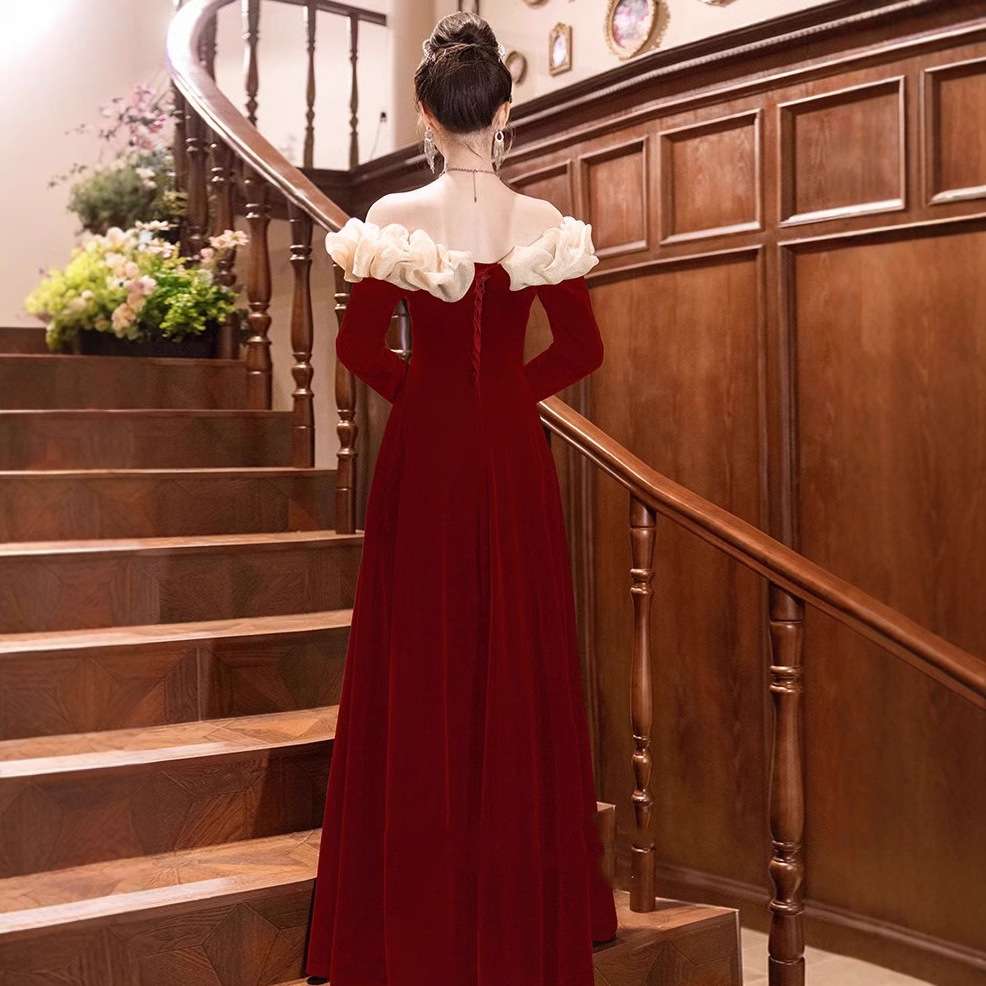 優美なラッフルネックベルベット調カラードレス