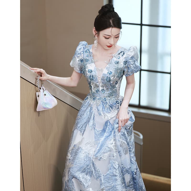 カラードレス 優美な羽根モチーフ 姫系ドレス