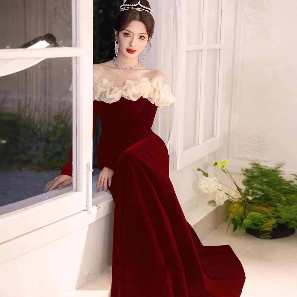 優美なラッフルネックベルベット調カラードレス