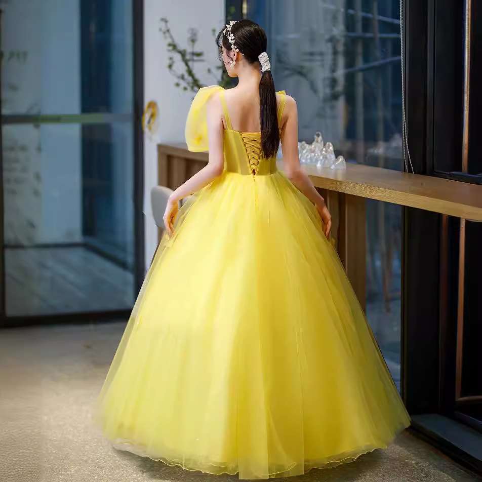 カラードレス 優美な蝶々舞う プリンセスドレス