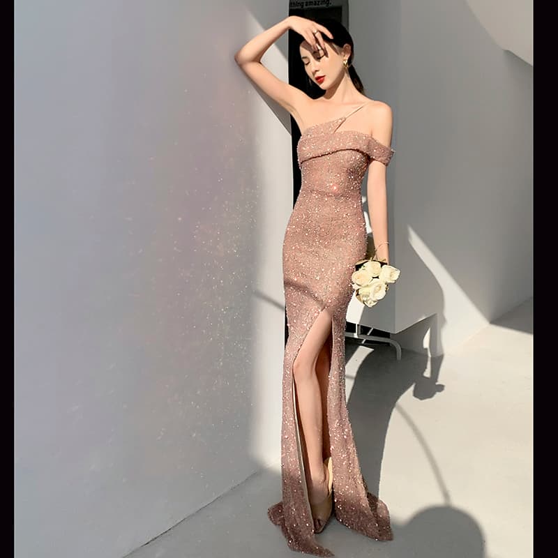 カラードレス カラードレス 煌めき纏う非対称ワンショルダードレス