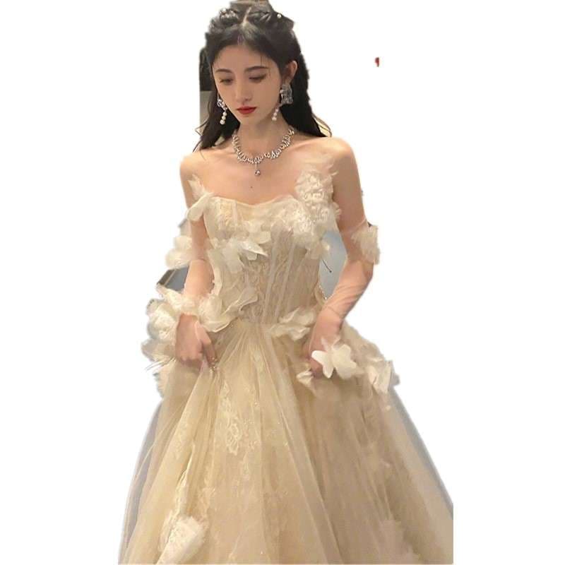 カラードレス 優美な蝶レースウエディングドレス