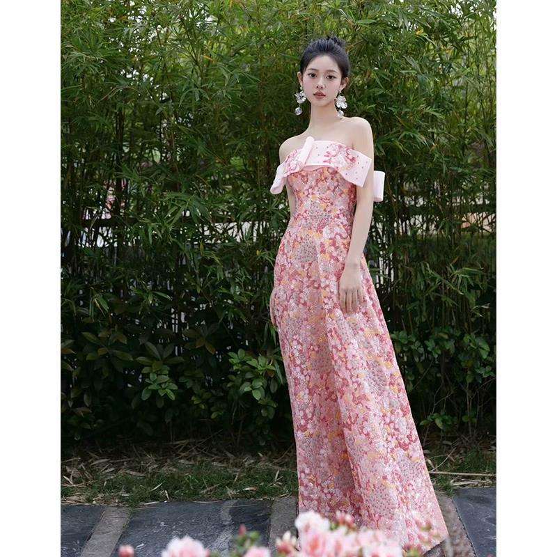 カラードレス 光沢花柄のギャザー入りドレス