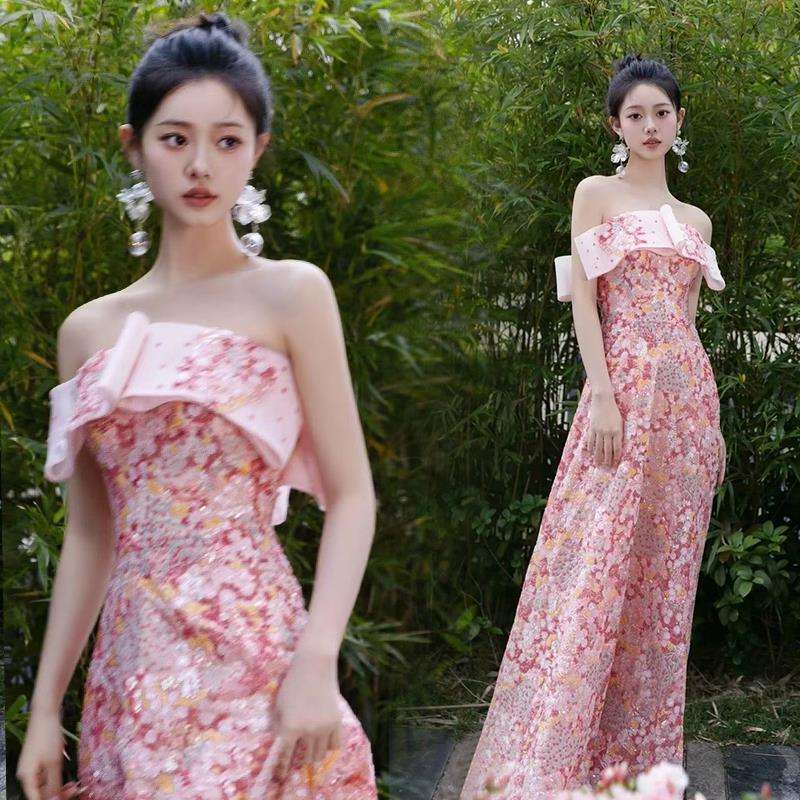 カラードレス 光沢花柄のギャザー入りドレス