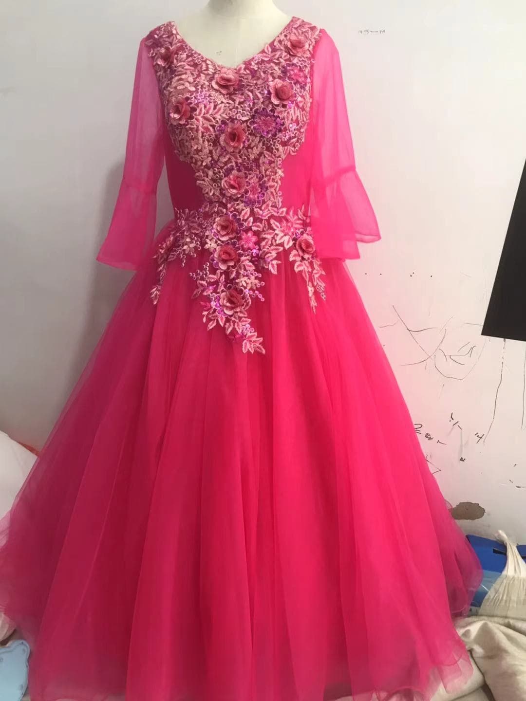 カラードレス 華やかレース刺繍 チュールボリュームドレス