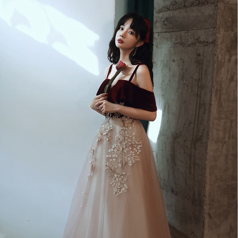 カラードレス 優美な花刺繍オフショルダードレス